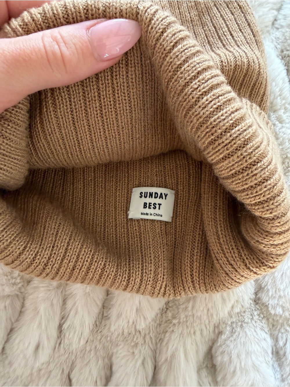 Aritzia Sunday Best Beanie View 3